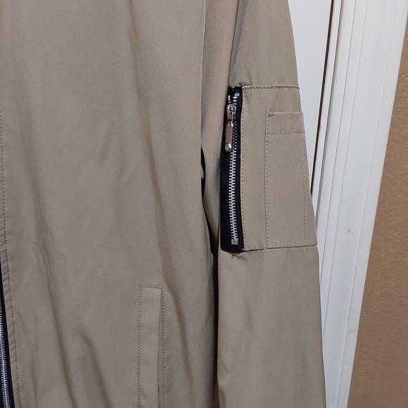 🌺 NEW Mens Urbanfind Tan/Black Lightweight Sportswear Jacket w/Tech Pocket - Picture 4 of 12